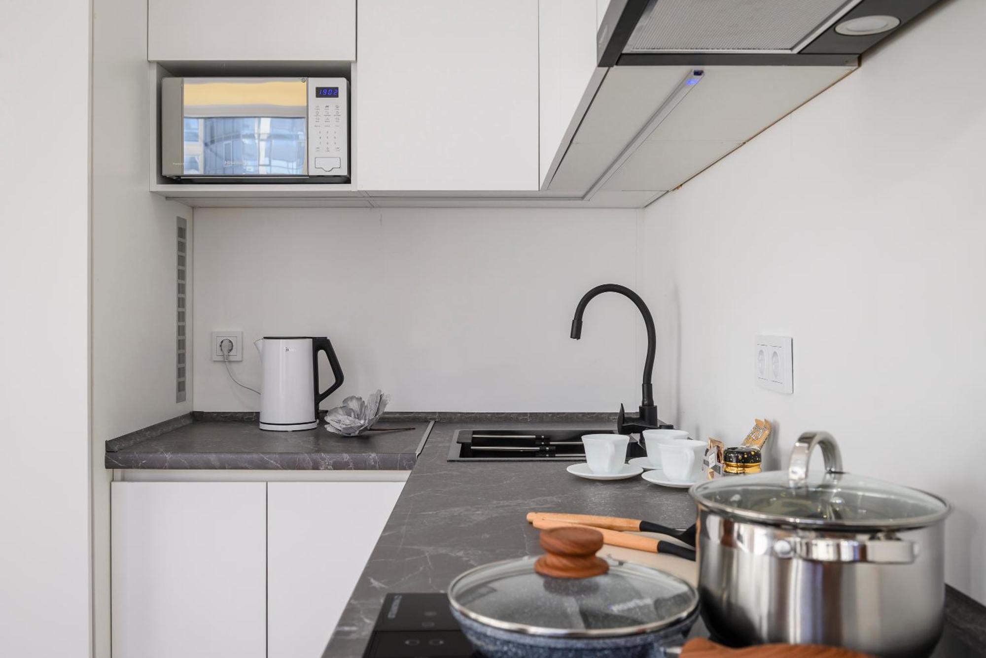Five Business-Class Rooms In R-House Near Mega Center Almaty Exterior foto