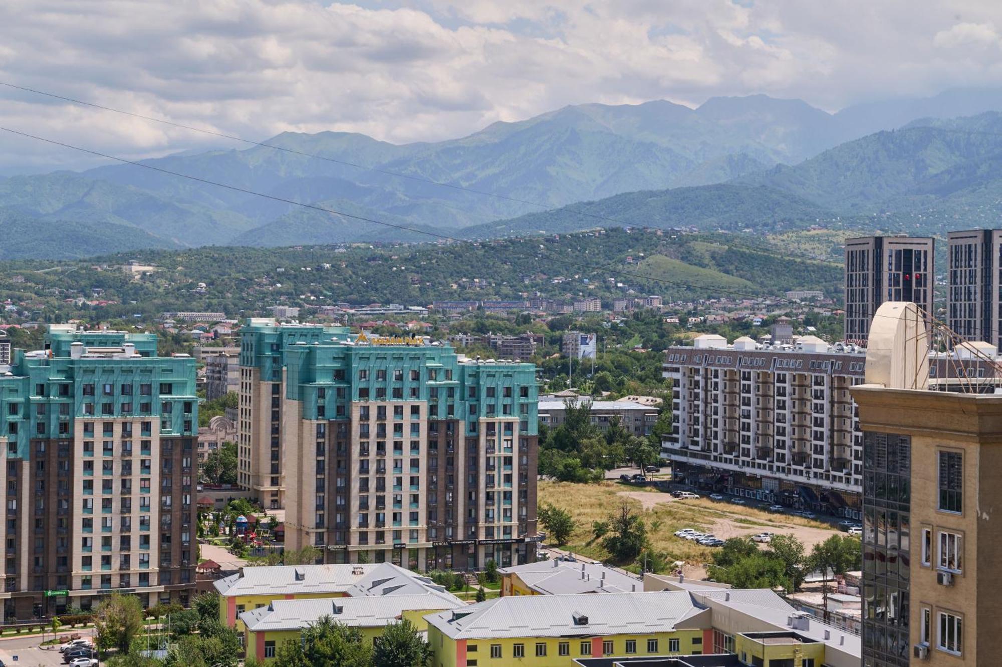 Five Business-Class Rooms In R-House Near Mega Center Almaty Exterior foto