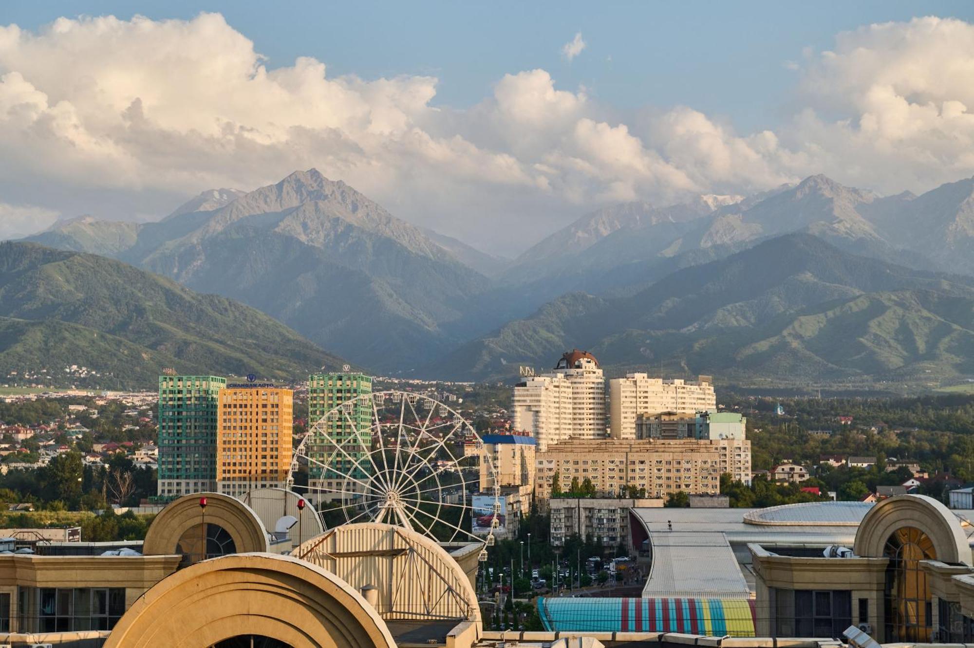Five Business-Class Rooms In R-House Near Mega Center Almaty Exterior foto