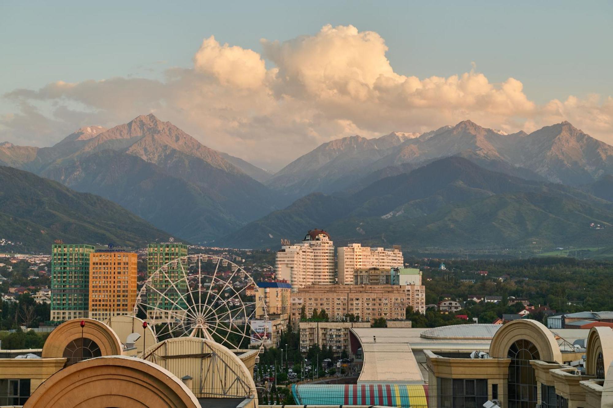 Five Business-Class Rooms In R-House Near Mega Center Almaty Exterior foto