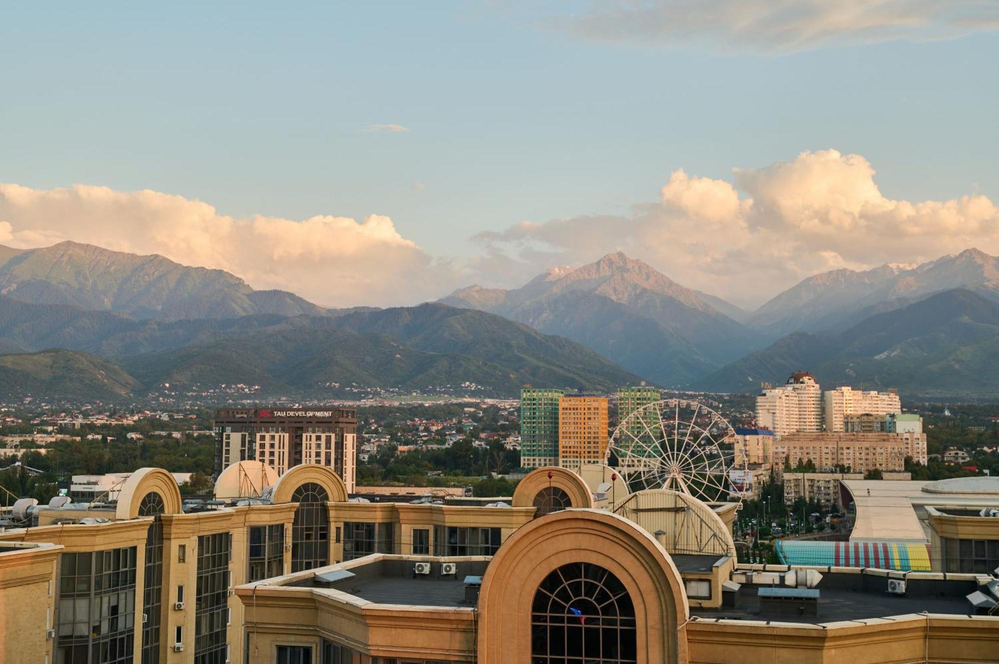 Five Business-Class Rooms In R-House Near Mega Center Almaty Exterior foto